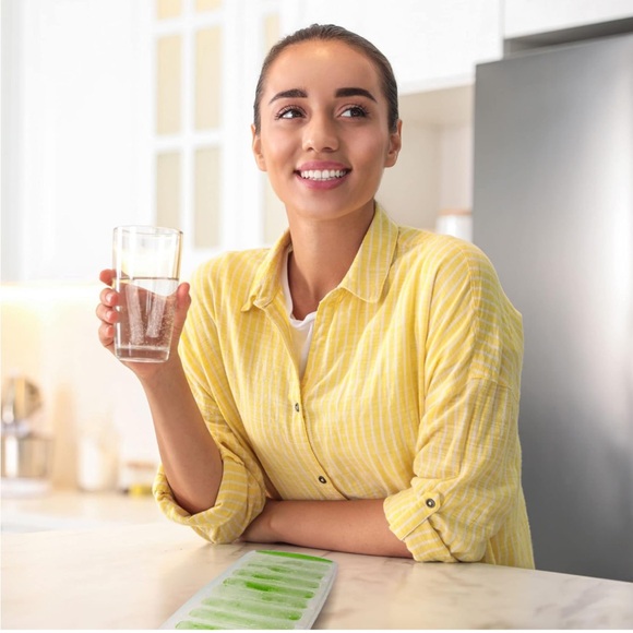 *NIP* 3 Pack Ice Stick/Cube Tray, Thin & Long for Sports/Water Bottles Silicone - Picture 4 of 13